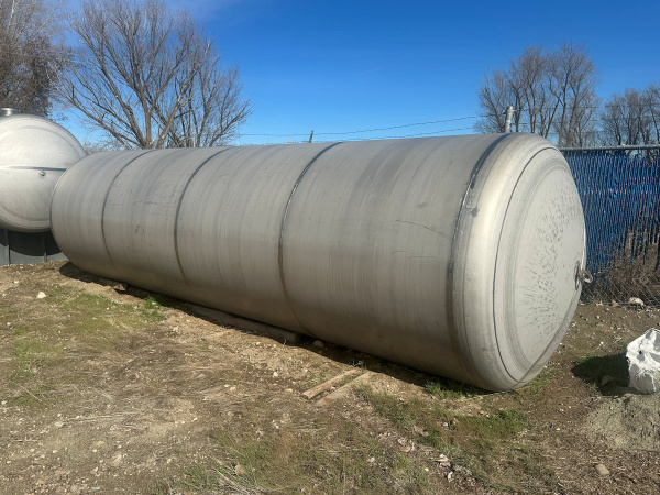 5,000 gallon stainless tank